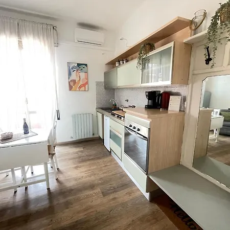 Eraora Apartrooms - Station Apartman