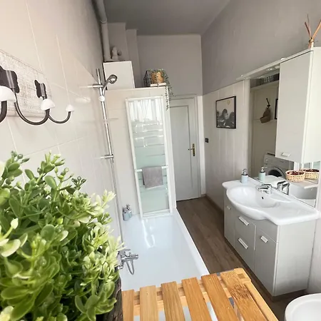 Eraora Apartrooms - Station Apartment *